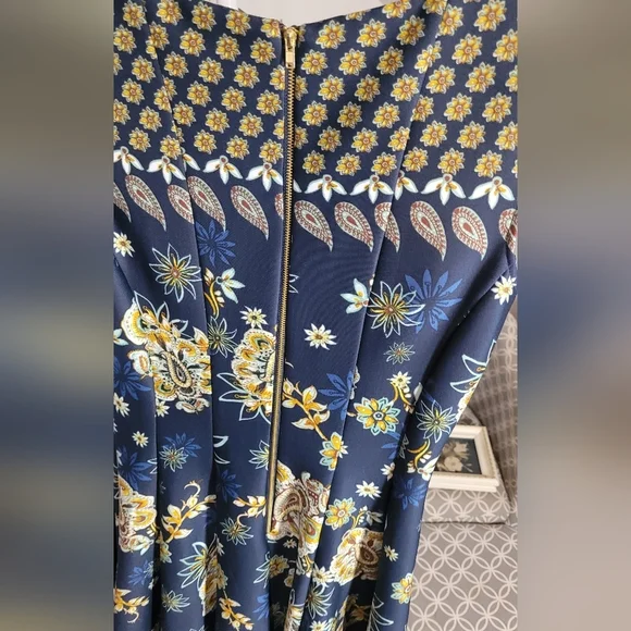 Gabby Skye Paisley & Floral Print Fit and Flare Dress Size 8 - Picture 7 of 7